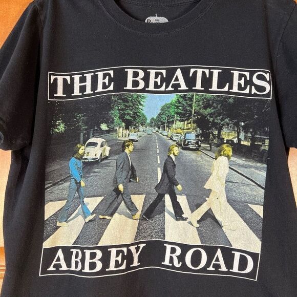The Beatles Abbey Road 2015 Apple Inc T-shirt Size M - Picture 2 of 5